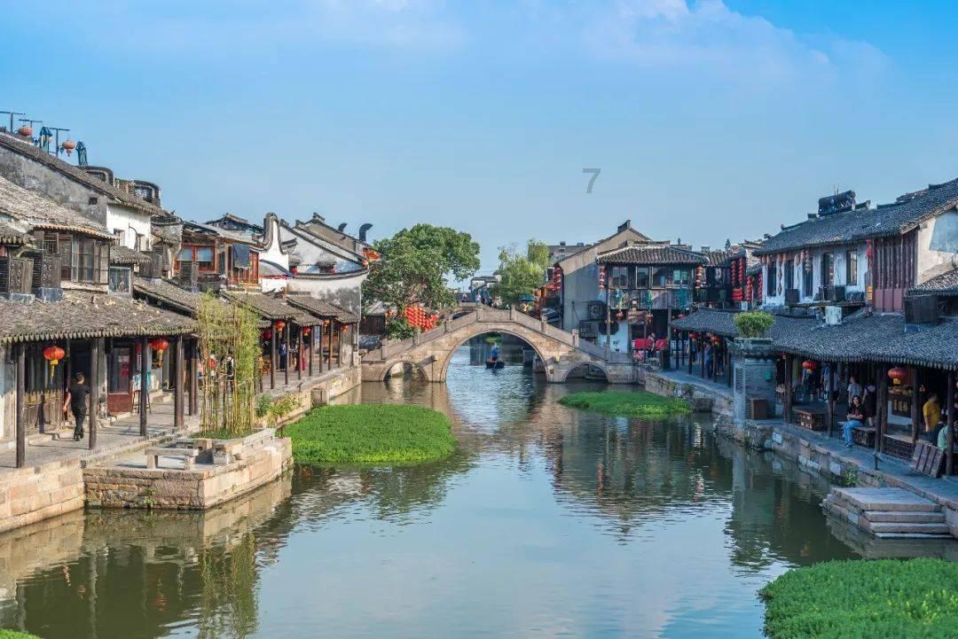 逃离破旧弃城